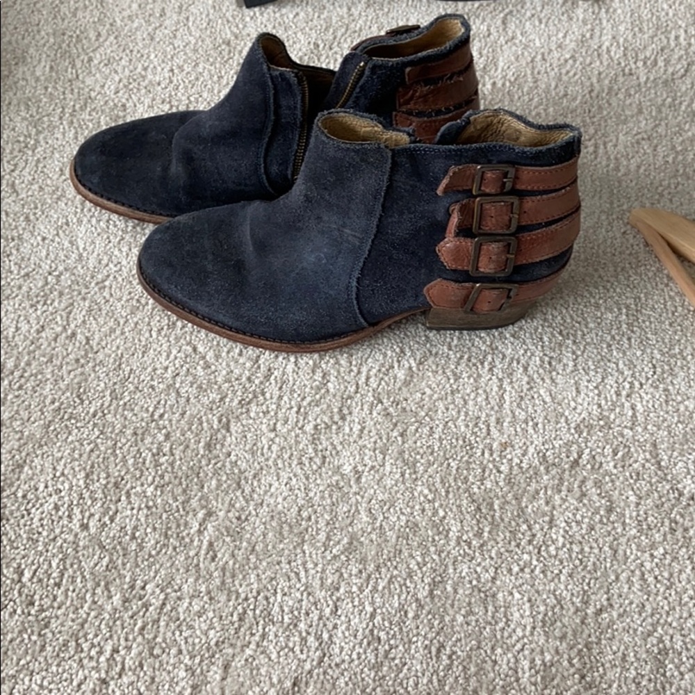 Short heeled blue suede Hudson boots with buckle
